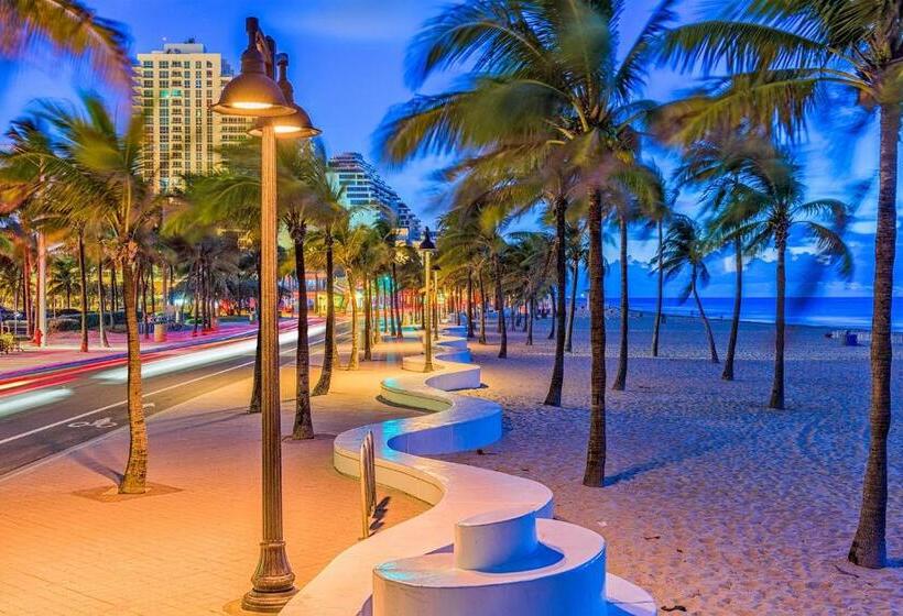 בית מלון כפרי Park Royal Miami Beach