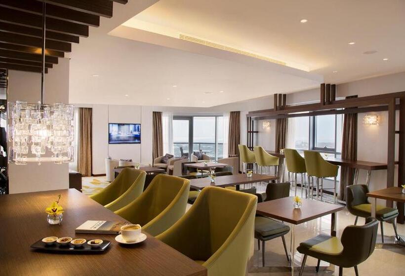 Отель Pearl Rotana Capital Centre