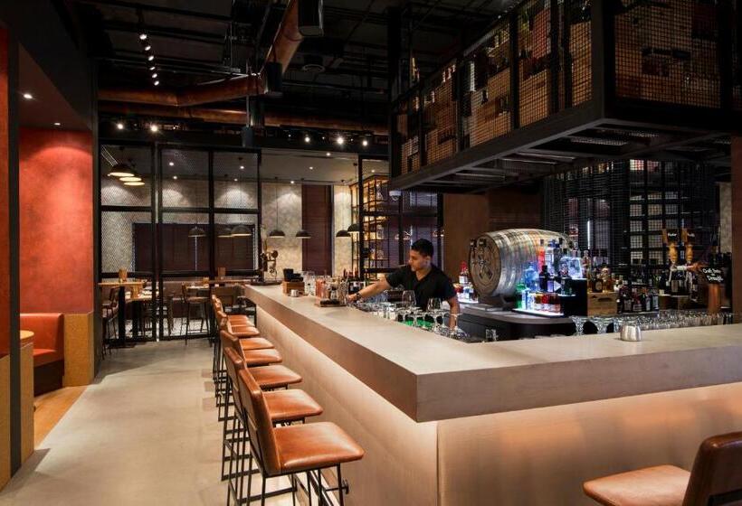 Отель Pearl Rotana Capital Centre