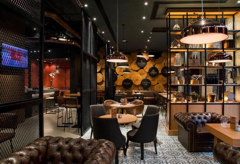 Отель Pearl Rotana Capital Centre