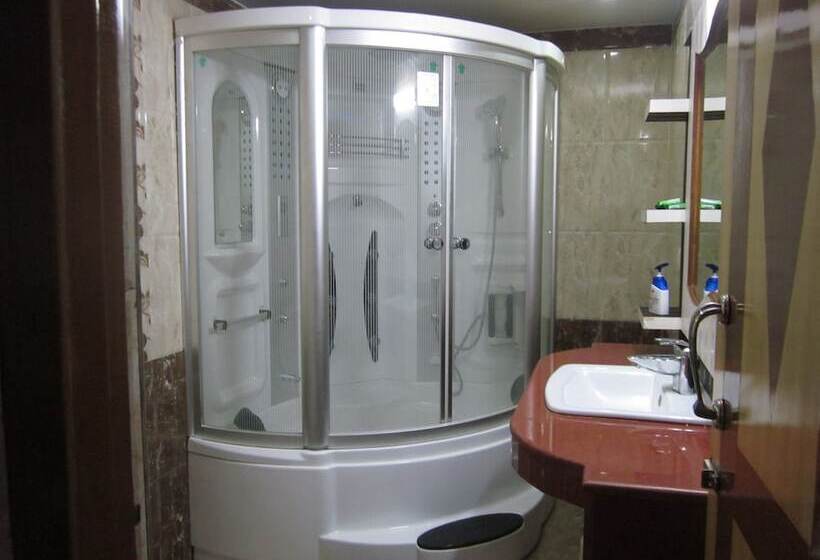 هتل Platinum Plaza