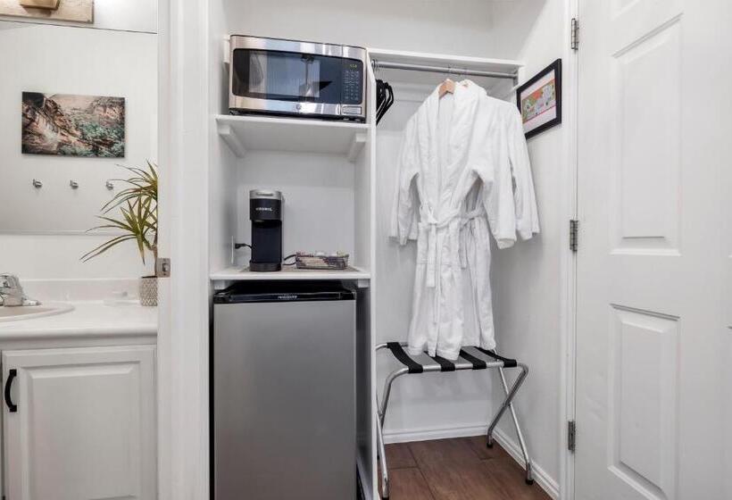 فندق Red Rock Inn Cottages