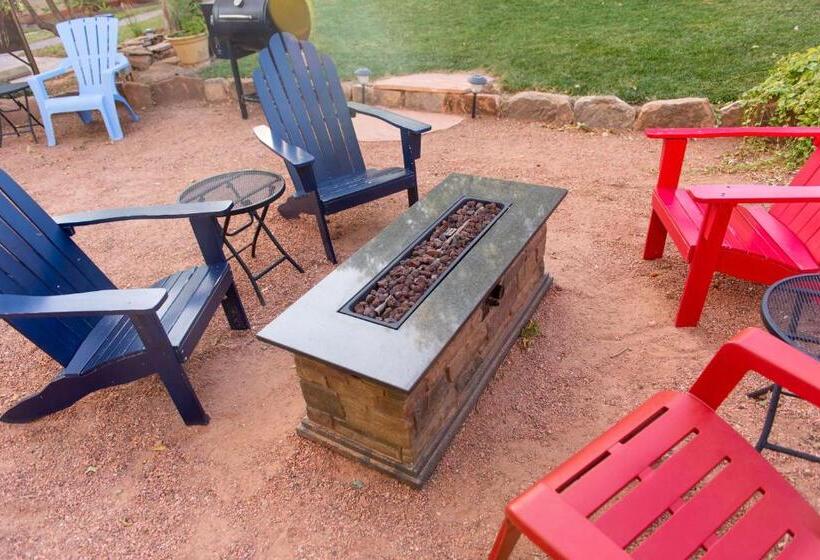 فندق Red Rock Inn Cottages