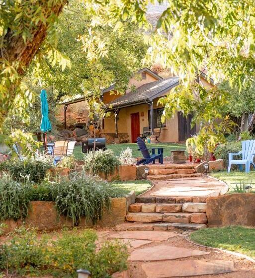 فندق Red Rock Inn Cottages