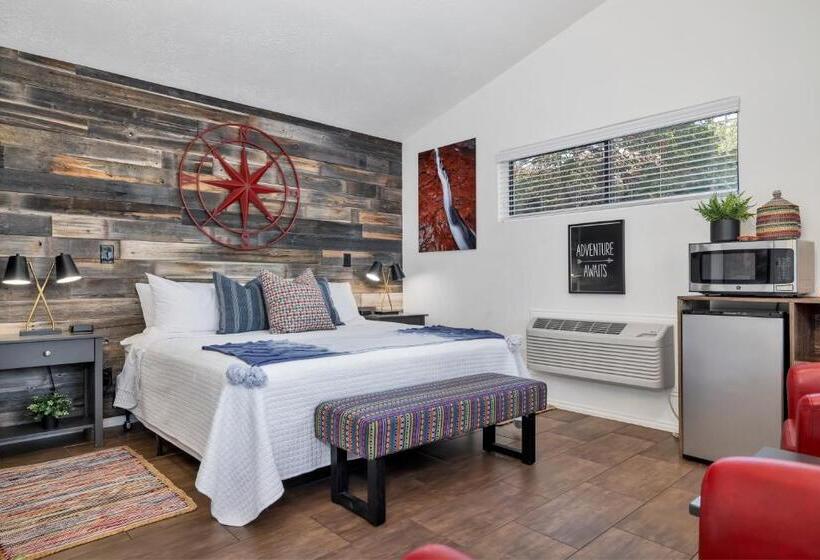 فندق Red Rock Inn Cottages
