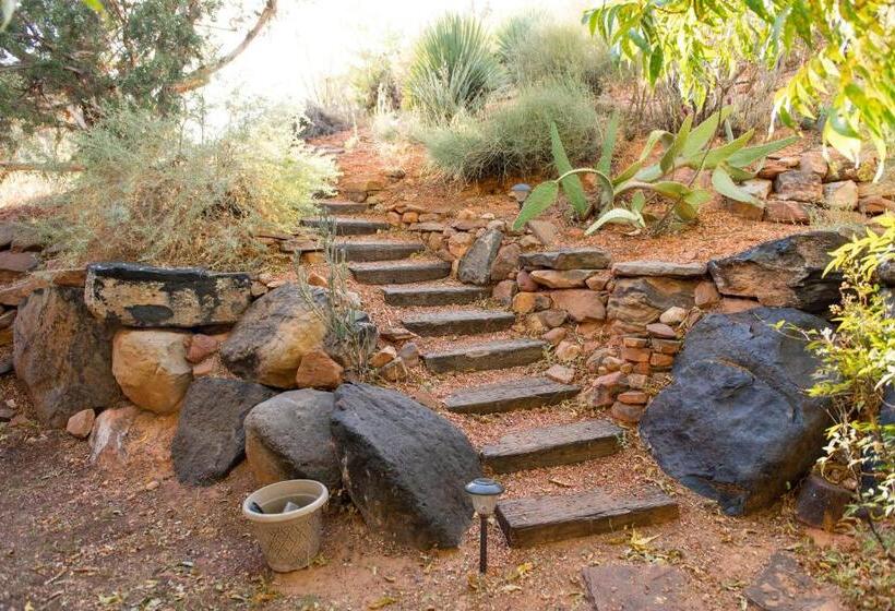 فندق Red Rock Inn Cottages