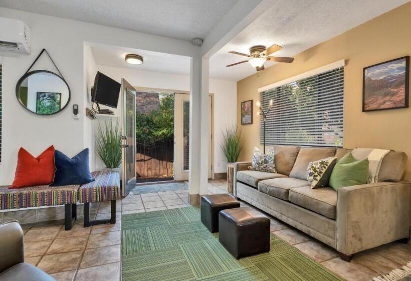 فندق Red Rock Inn Cottages