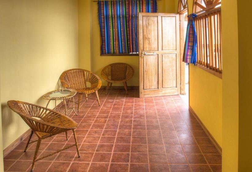 فندق Restaurante Amalur