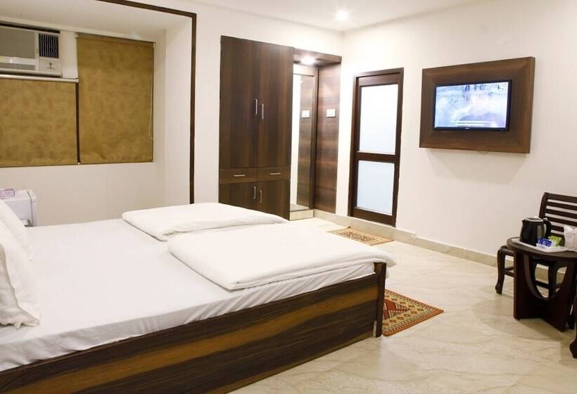 Отель Shagun Residency