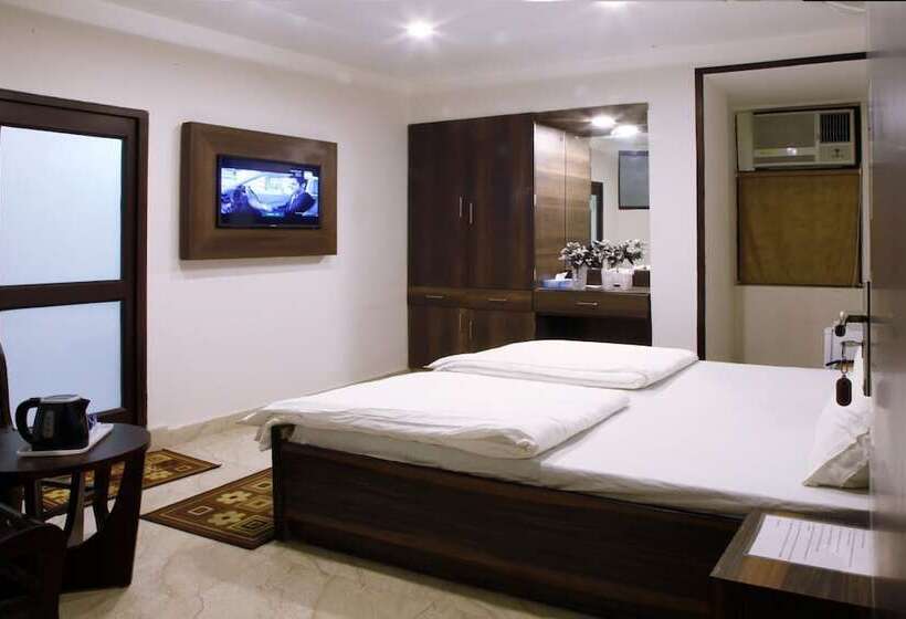 Отель Shagun Residency