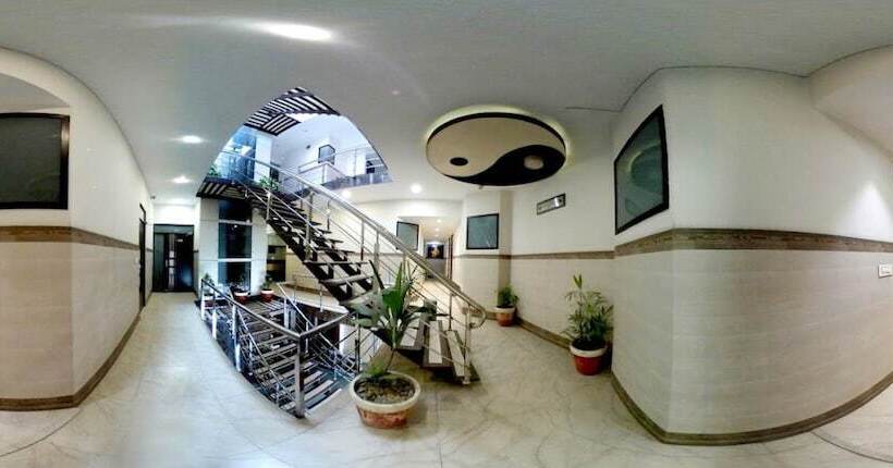 Отель Shagun Residency