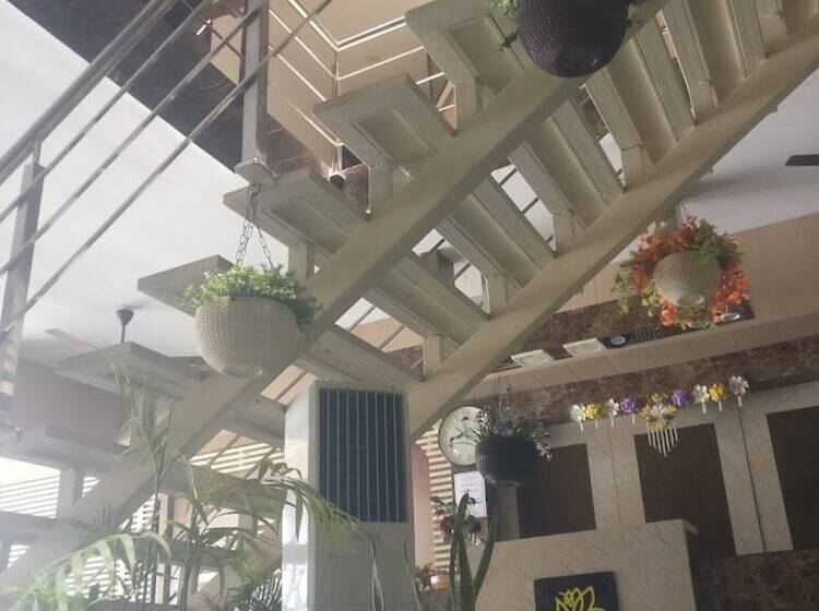 Отель Shagun Residency