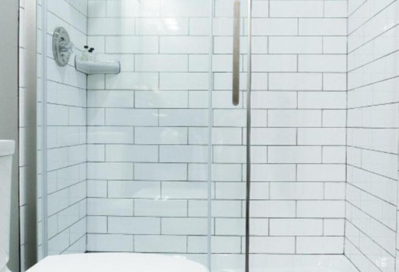 בית מלון כפרי The Railroad Inn