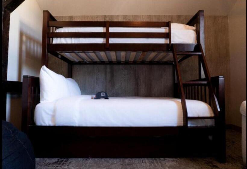 בית מלון כפרי The Railroad Inn