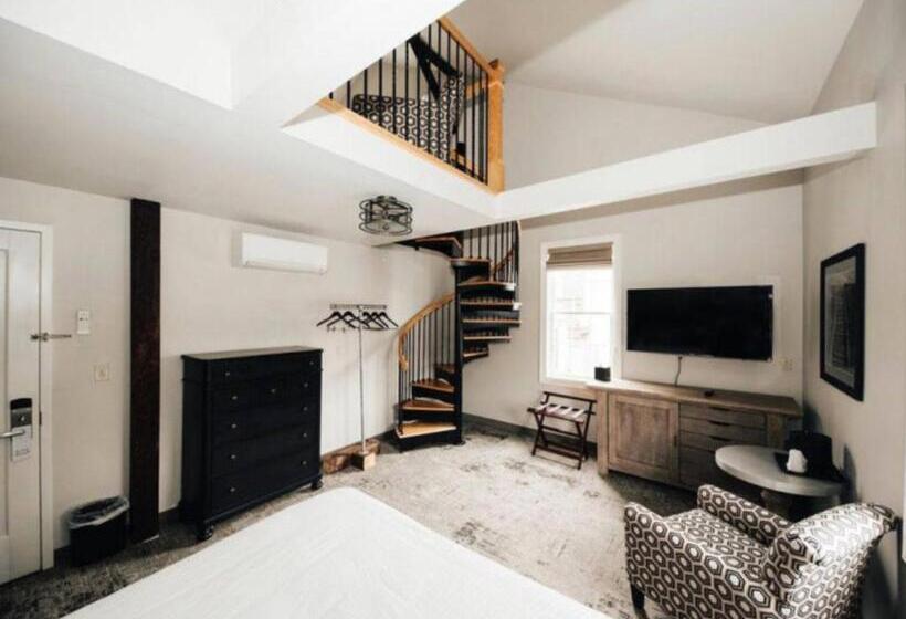 בית מלון כפרי The Railroad Inn