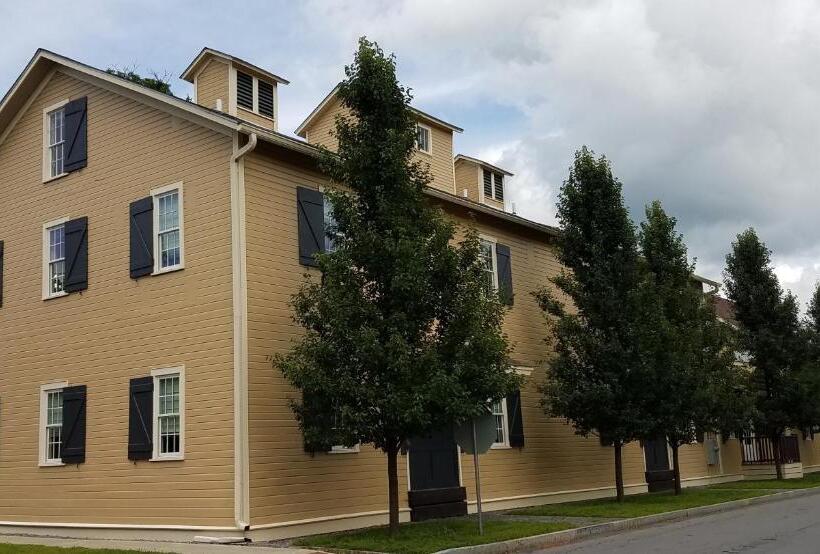 בית מלון כפרי The Railroad Inn