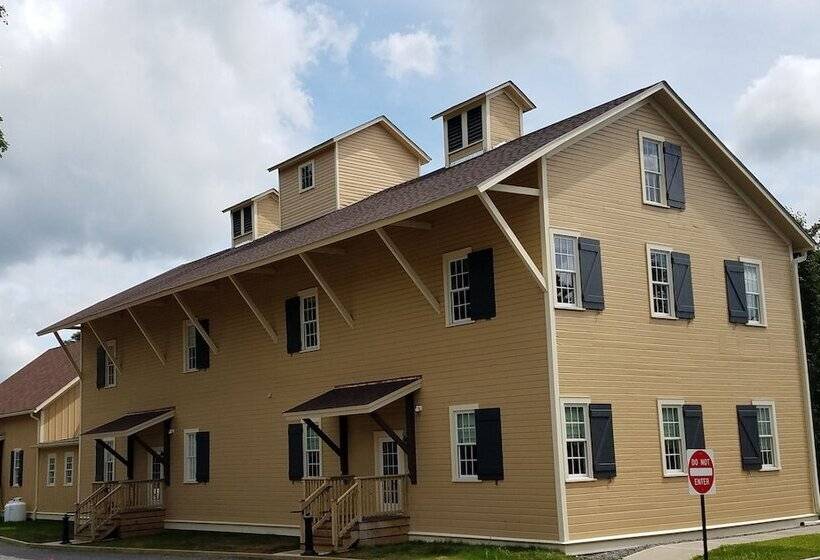 בית מלון כפרי The Railroad Inn