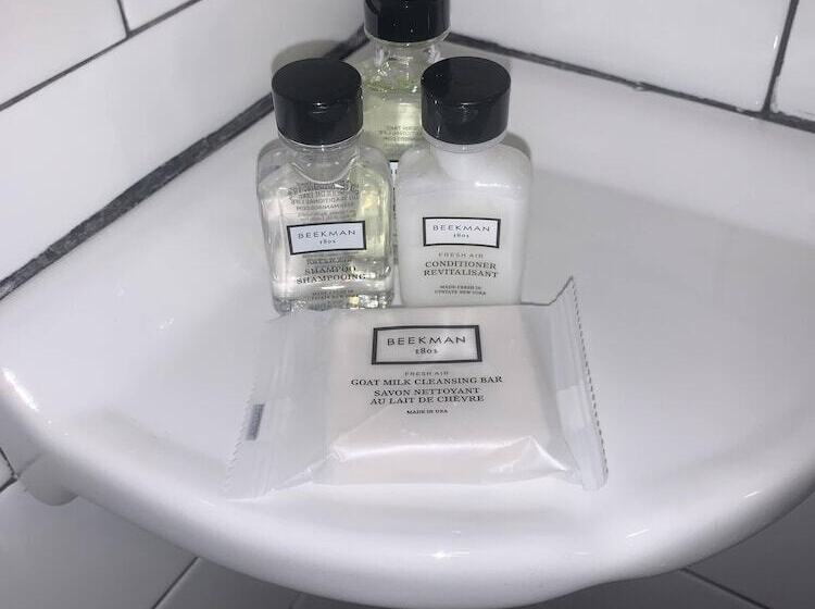 בית מלון כפרי The Railroad Inn