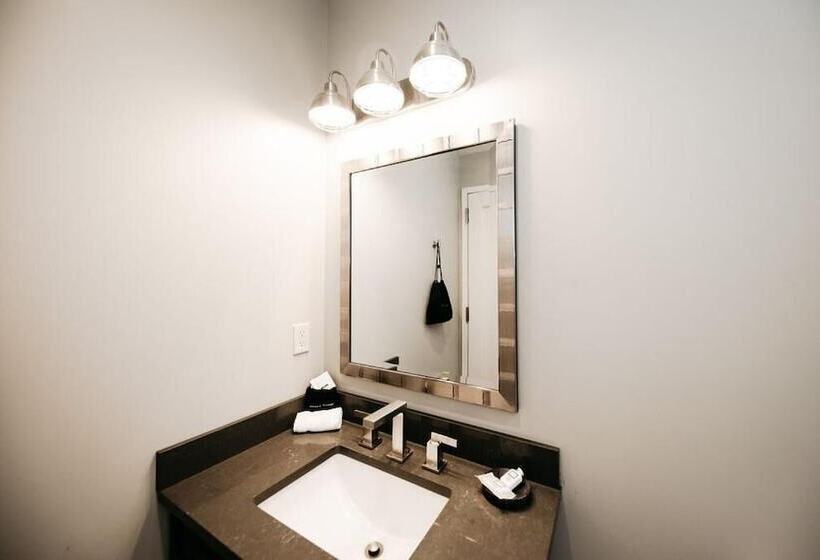 בית מלון כפרי The Railroad Inn