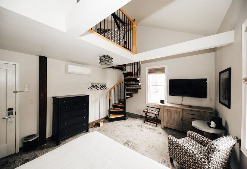 בית מלון כפרי The Railroad Inn