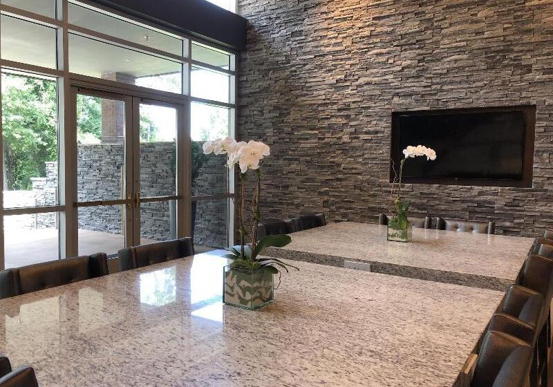 The Stateview Hotel, Autograph Collection