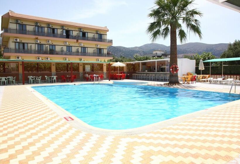 ホテル Triton Garden