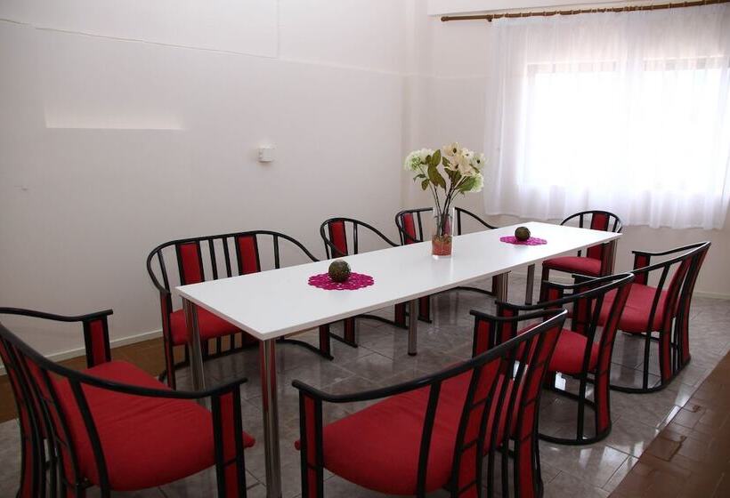 ホテル Triton Garden