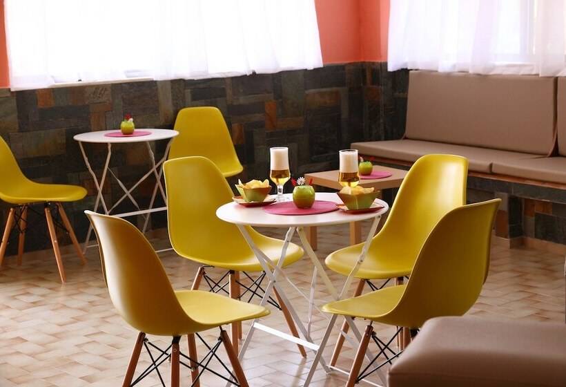 ホテル Triton Garden