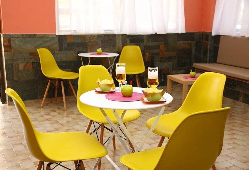 ホテル Triton Garden