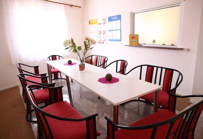 ホテル Triton Garden