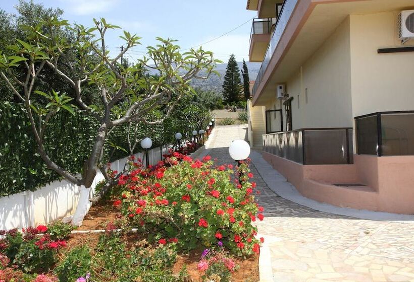 ホテル Triton Garden