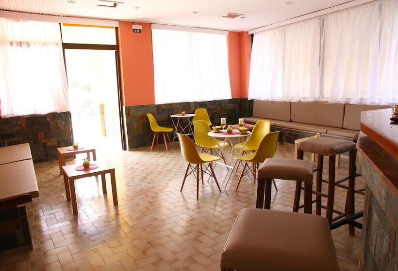 ホテル Triton Garden