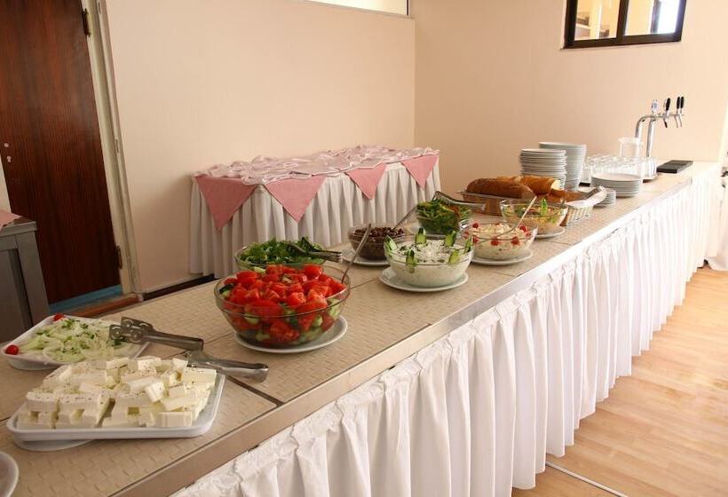 ホテル Triton Garden