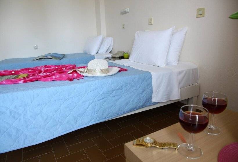 ホテル Triton Garden