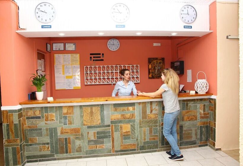 ホテル Triton Garden