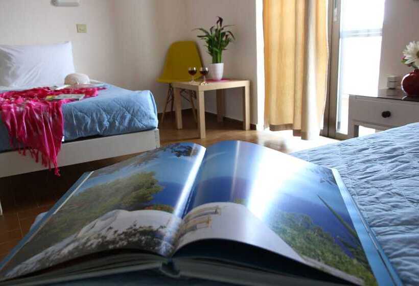 ホテル Triton Garden