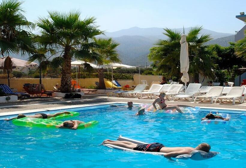 ホテル Triton Garden