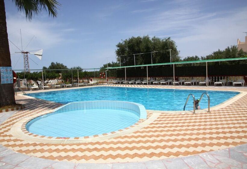 ホテル Triton Garden