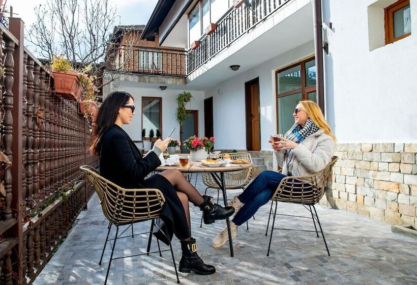 Отель Velinov Boutique