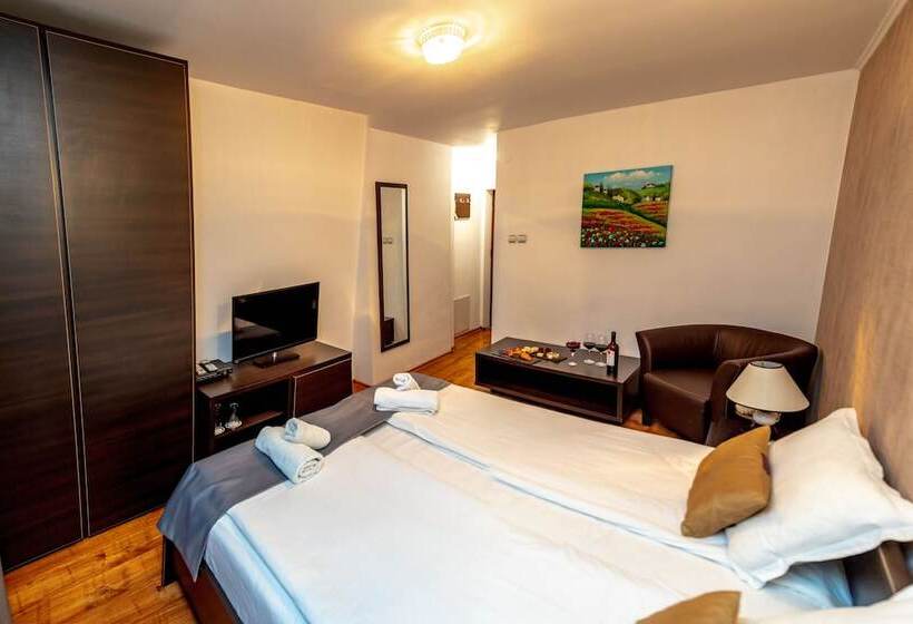 Отель Velinov Boutique