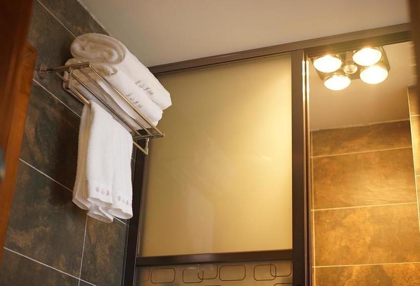 فندق Yonsamity Inn Lugu Lake