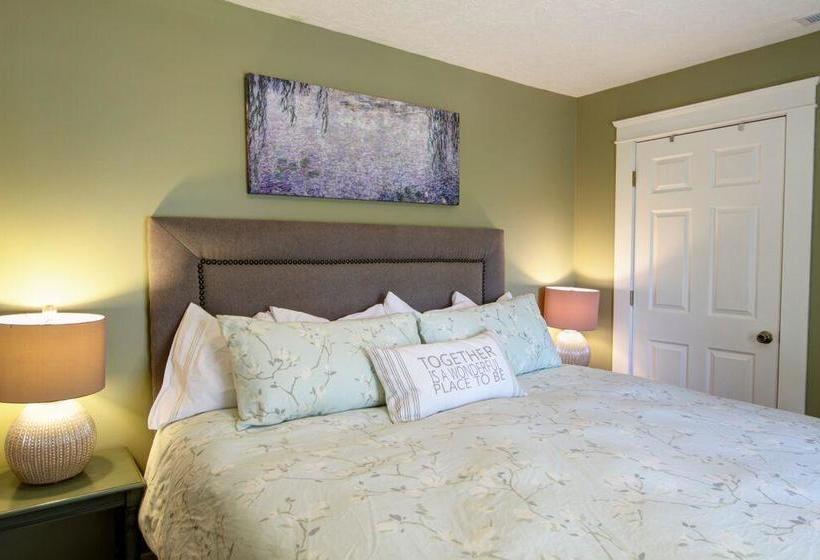 Huckleberry Hill Bed And Breakfast