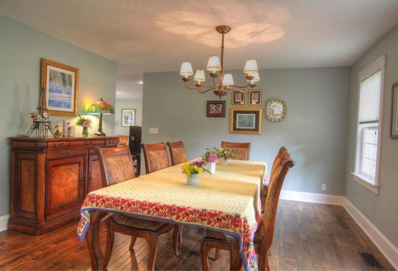 Huckleberry Hill Bed And Breakfast