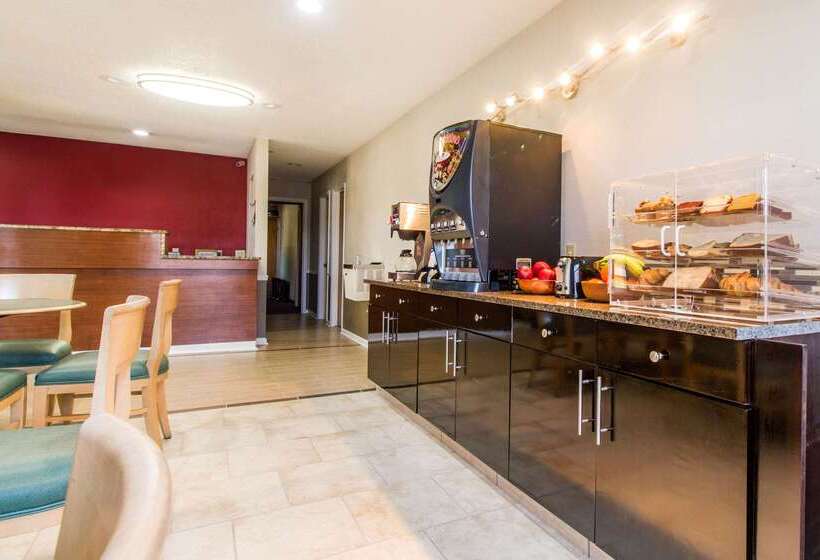 فندق على الطريق Econo Lodge