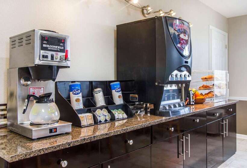 فندق على الطريق Econo Lodge