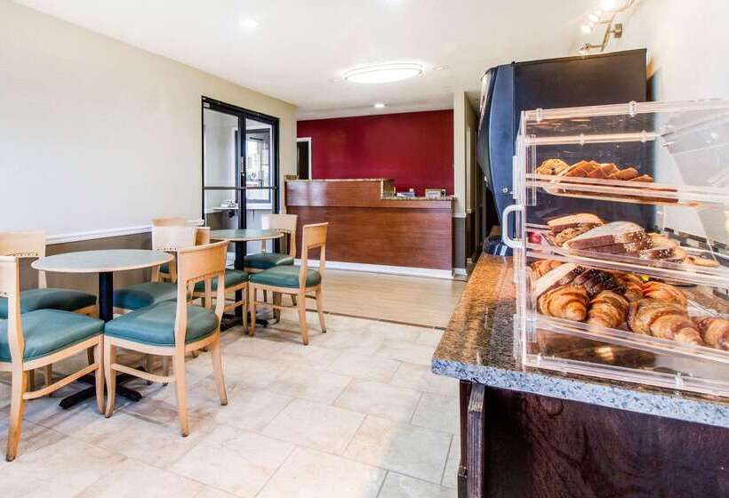 فندق على الطريق Econo Lodge