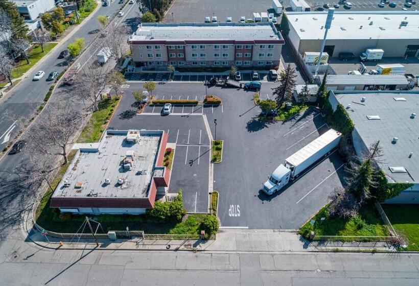 فندق على الطريق Red Roof Inn Hayward