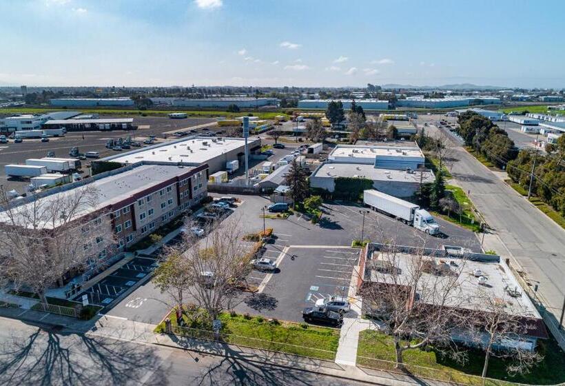 فندق على الطريق Red Roof Inn Hayward