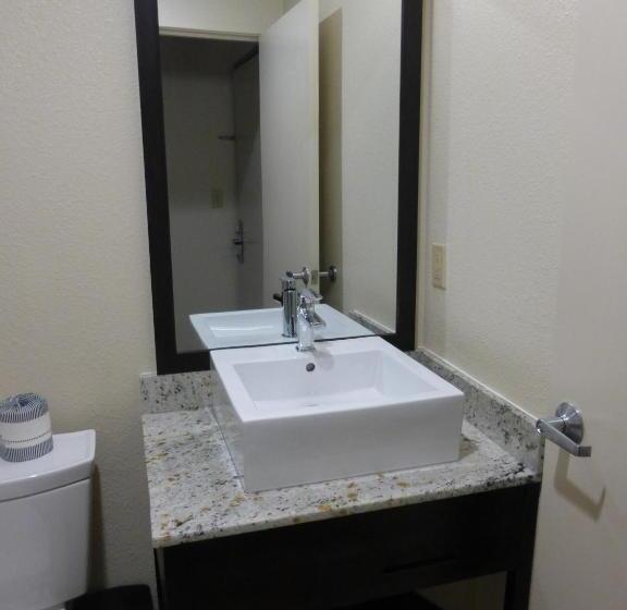 فندق على الطريق Red Roof Inn Hayward