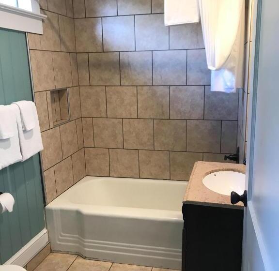 فندق على الطريق The Riverside Lodge At Chimney Rock